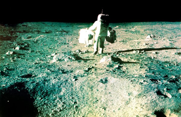 Внеземная жизнь на Луне