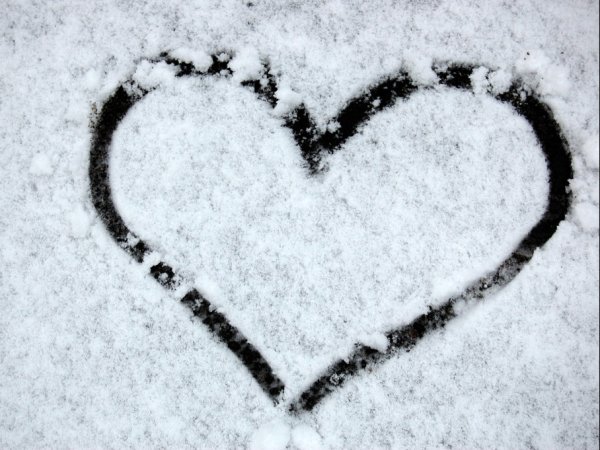 Сердечко на снегу