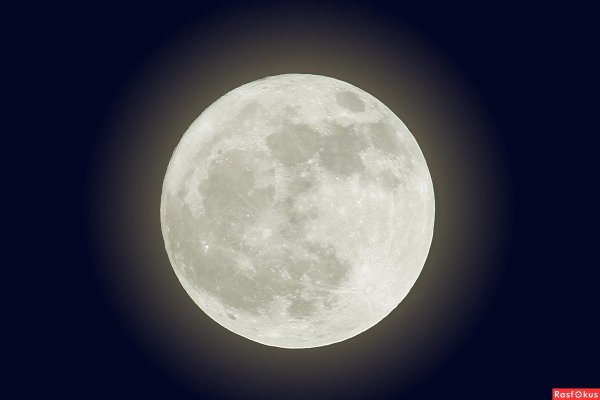 Луна на белом фоне