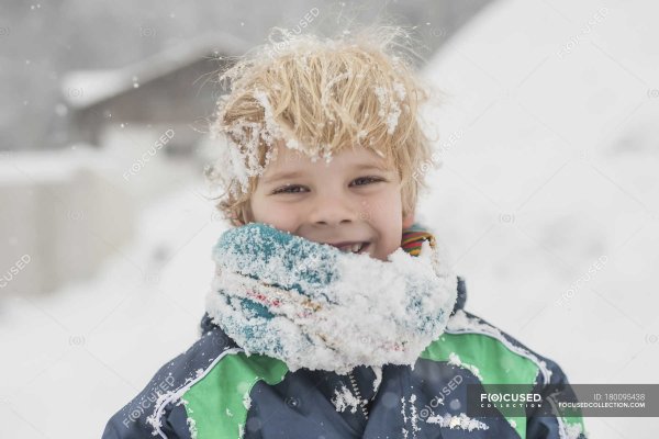 Ребенок без шапки зимой