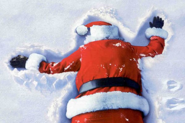 Санта в сугробе