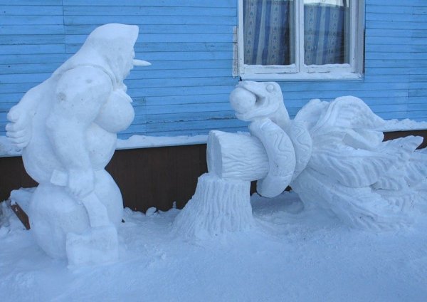 Смешные фигурки из снега