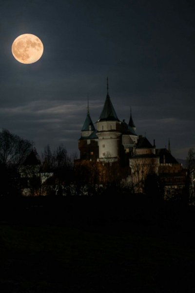Готическая Луна