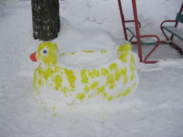 Постройки из снега в детском саду