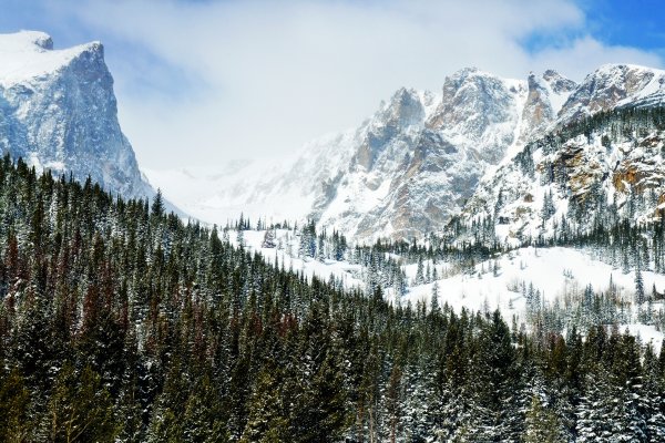 Скалистые горы зима