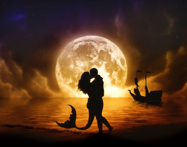 Влюбленная пара на фоне Луны