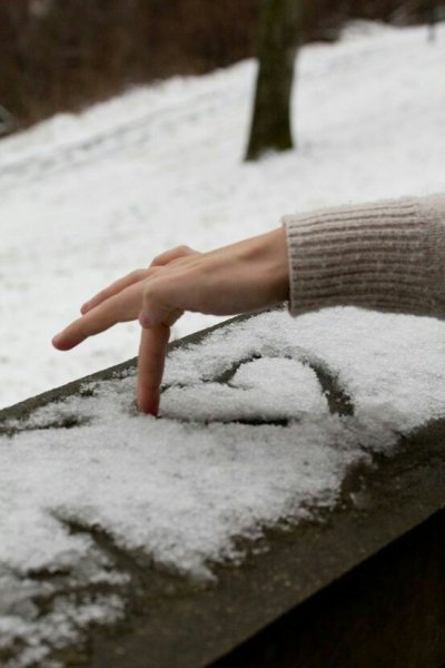 Снег в руках