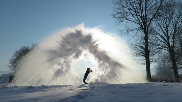 Кипяток на морозе