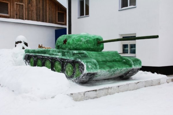 Танк из снега