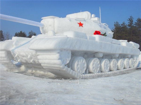 Кв-2 танк из снега