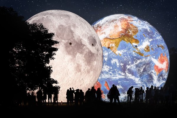 Фото земли и Луны вместе