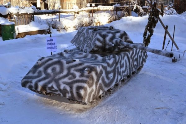 Танчик из снега