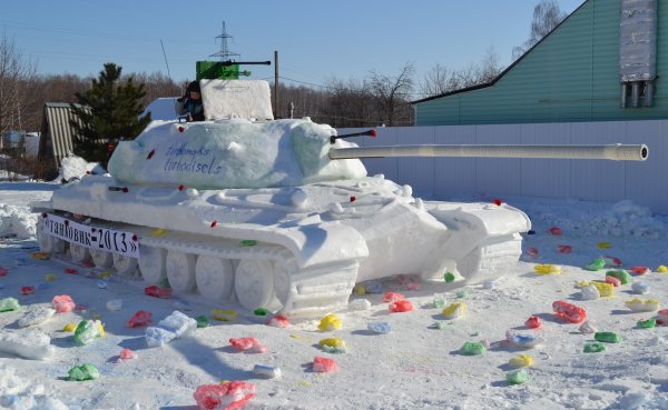 ИСУ 152 из снега