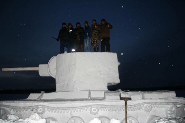 Кв-2 танк из снега