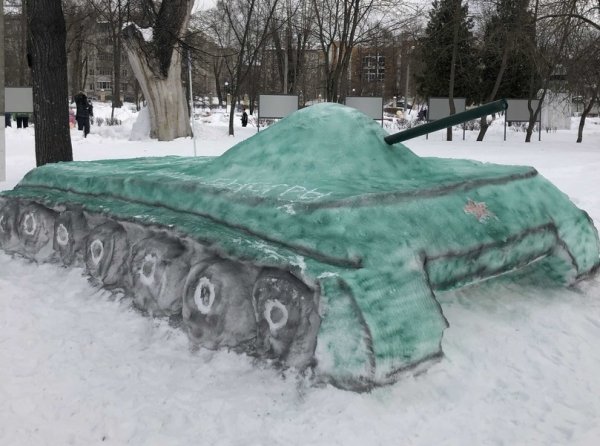 Заснеженный танк