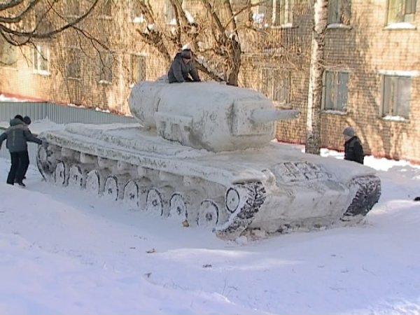 Из снега слепить танк