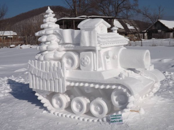Танк т-34 из снега
