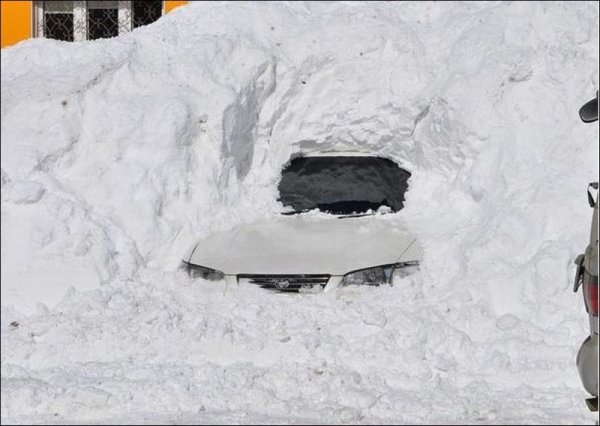 Снежные сугробы на Сахалине