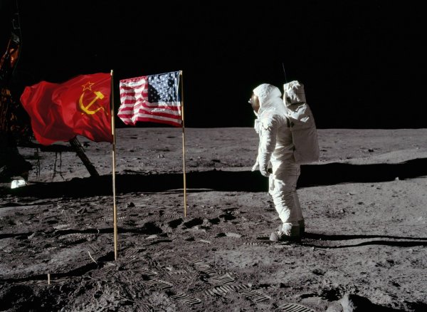 Первый полет на луну человека