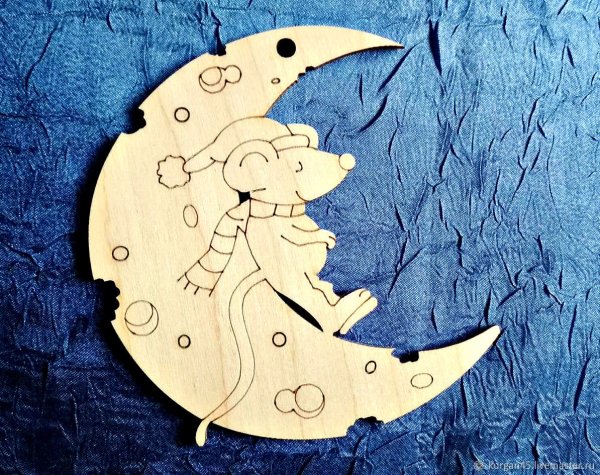 Месяц из картона