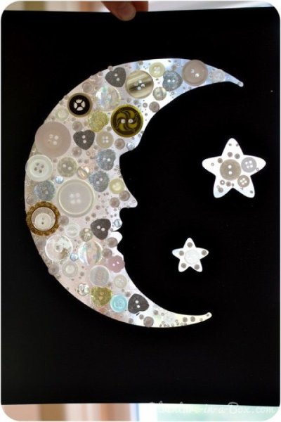 Панно из пуговиц космос