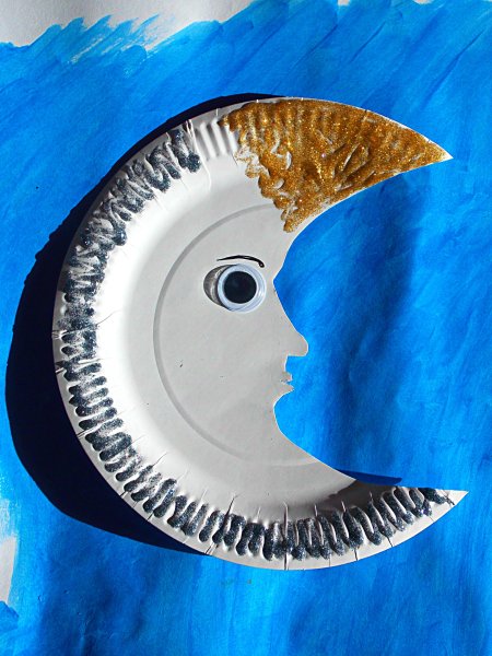 Космос из бумажных тарелок