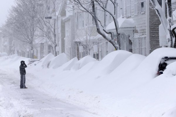 Много снега в городе
