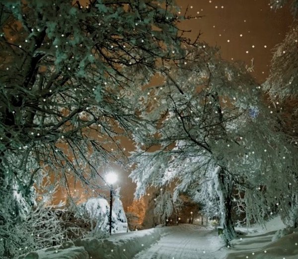 Красиво падает снег