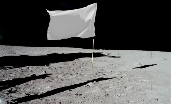 Флаг на Луне