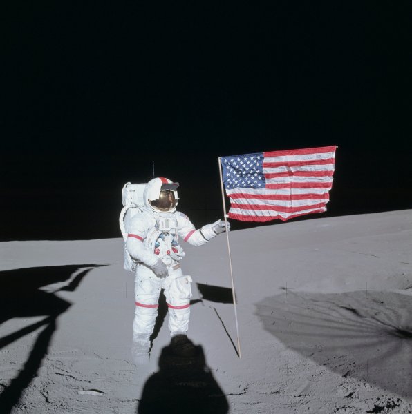 Фото астронавтов Аполлон 14 на Луне