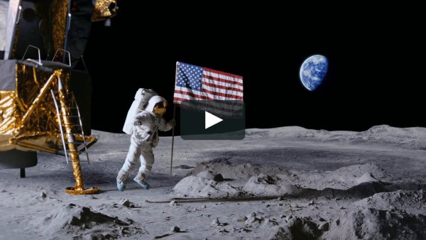 Космонавт на Луне