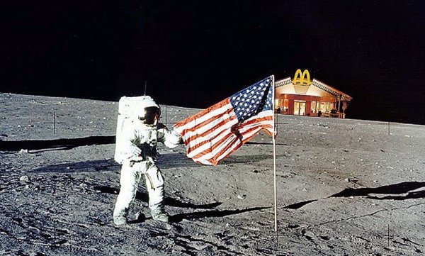 Флаг Америки на Луне