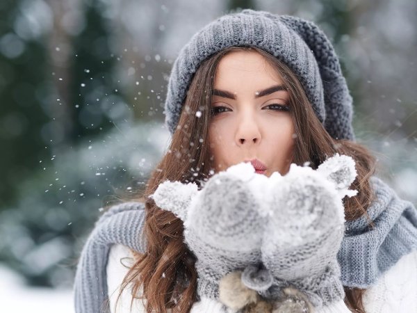 Фото Тинейджеры в варежках зима