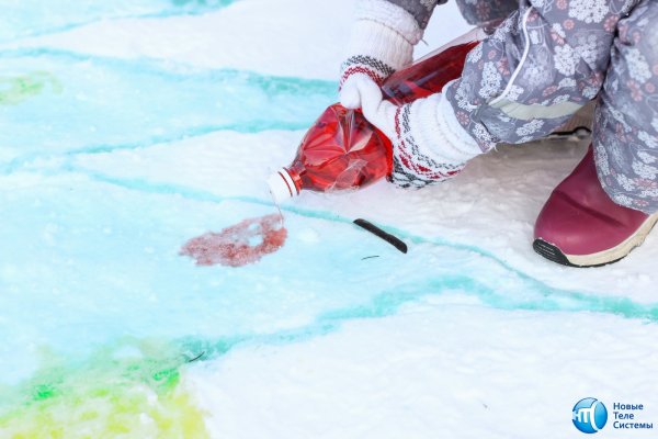 Рисование красками на снегу