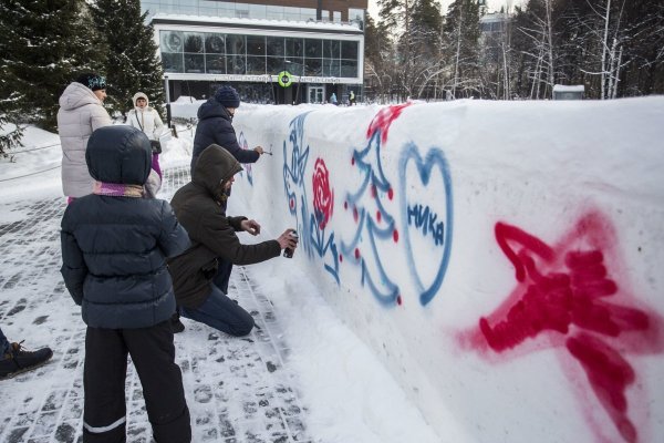 Узоры на снегу красками