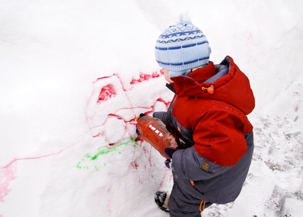 Краски на снегу