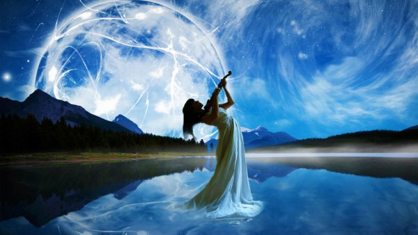 Девушка в лодке лунный свет