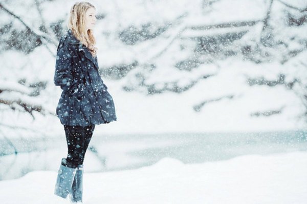 Блондинка в снегу