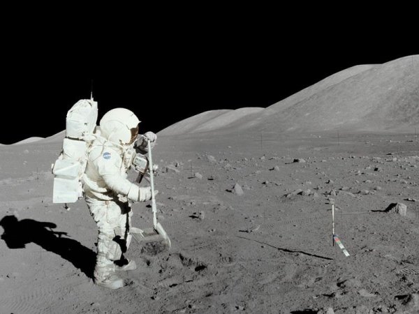 Первая прогулка на Луне Аполлон-17