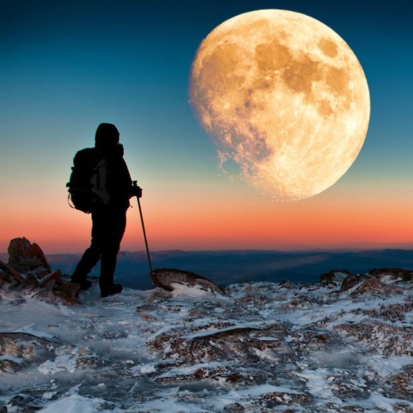 Фото солнца Луны с людьми