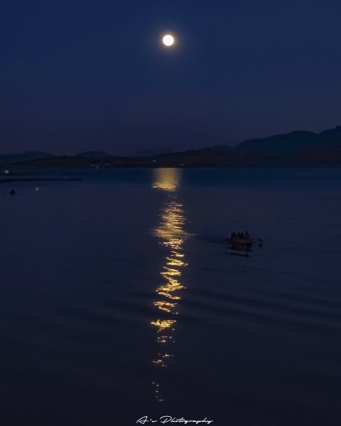 Ночь озеро Луна