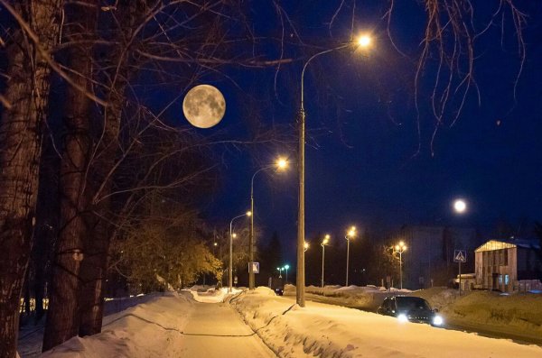 Лунная ночь в городе