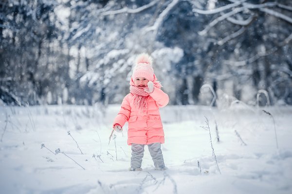 Маленькие девочки зимой