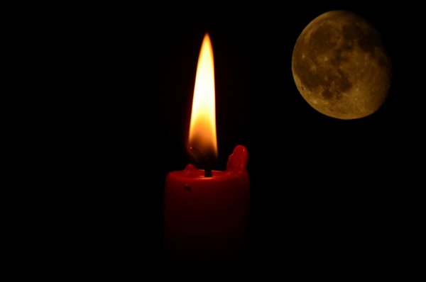 Свеча Луна