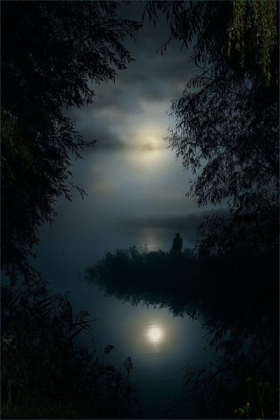 Луна и море