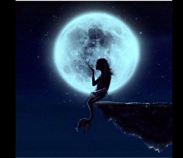 Лунная дорожка и девушка