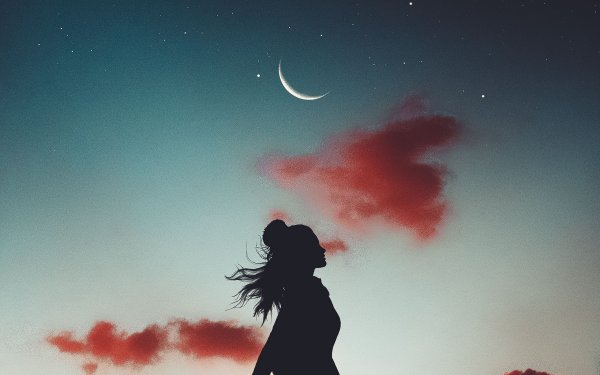 Силуэт девушки в небе