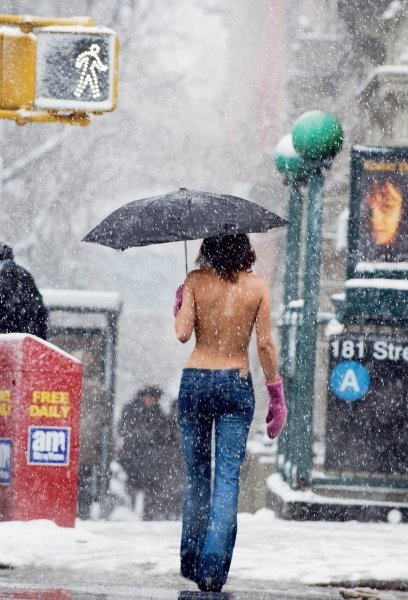 Топлесс в городе