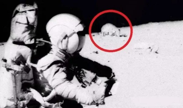 Снимки инопланетян на Луне