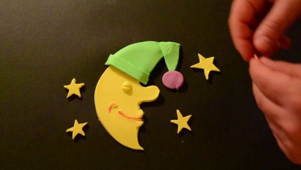 Поделка Луна из пластилина